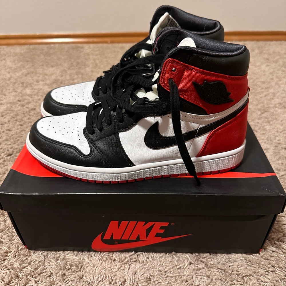 Nike Air Jordan 1 Retro High OG Black/White/Red Sneakers